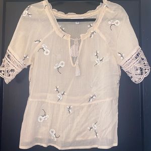 BB Dakota light blush floral top